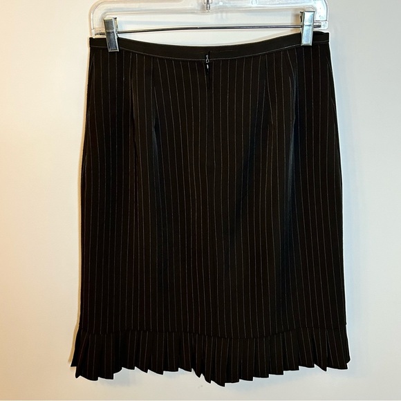 K.C. Spencer New York | Black Pinstriped Pencil Skirt, pleated bottom Size 8 - Picture 2 of 8